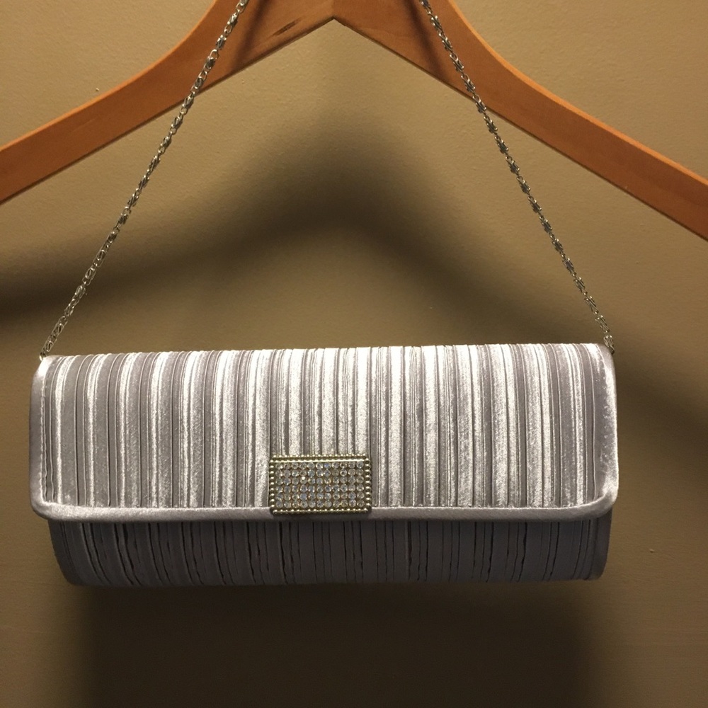 🔥5/15 Silver purse/clutch